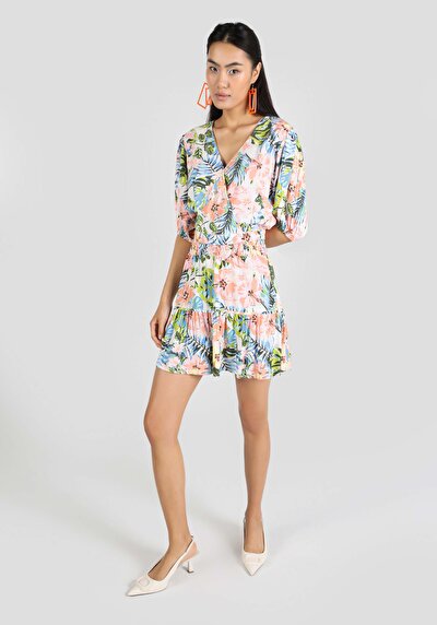 صورة من قميص نحيف رقبة على شكل حرف V أزهار نسائي متعدد الألوان 3/4 كم