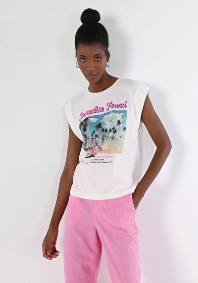 صورة من   رقبة مستديرة مطبوعة نسائية أبيض قصيرة أكمام تي شيرت