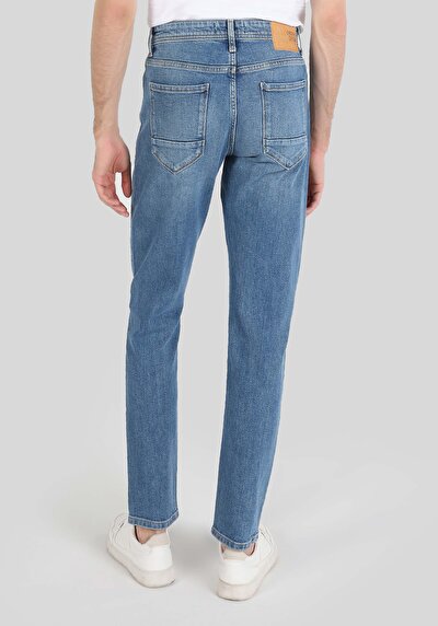 صورة من أزرق للرجال بناطيل