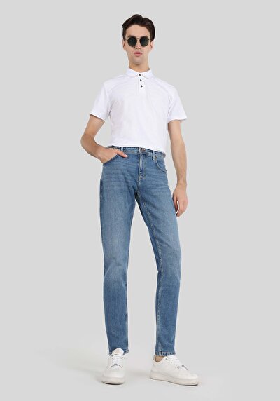 صورة من أزرق للرجال بناطيل