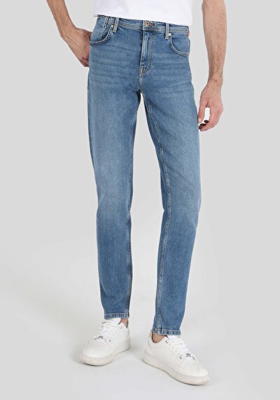 صورة من أزرق للرجال بناطيل