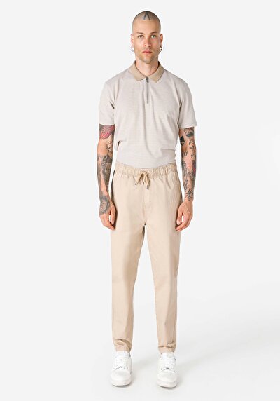 صورة من بني للرجال بناطيل