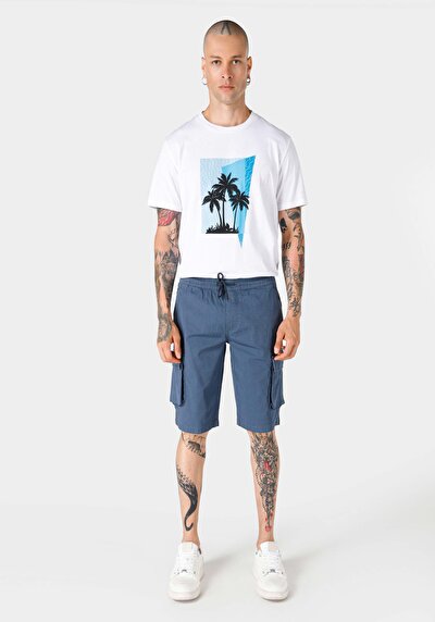 صورة من أزرق للرجال شورت