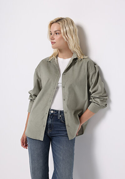 صورة من قميص عادي رقبة مستقيم نسائي أخضر كم طويل قميص