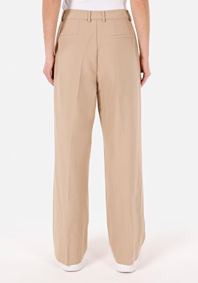 صورة من بيج للنساء بناطيل