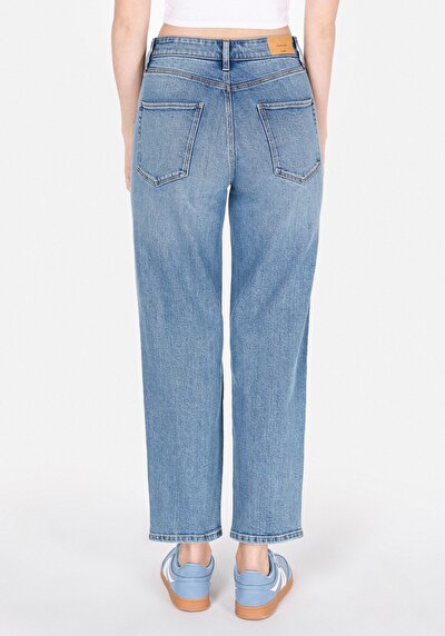 صورة من مستقيم جينز نيلي نسائي