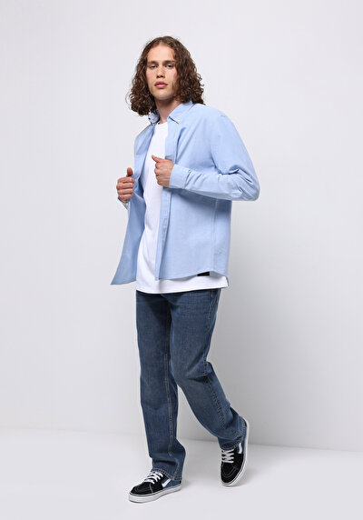 صورة من قميص عادي رقبة مستقيم رجالي أزرق كم طويل قميص