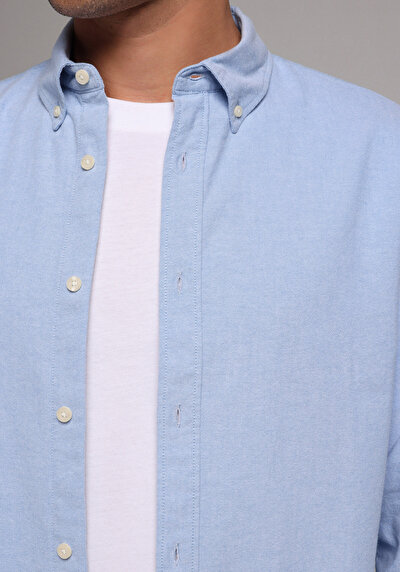 صورة من قميص عادي رقبة مستقيم رجالي أزرق كم طويل قميص