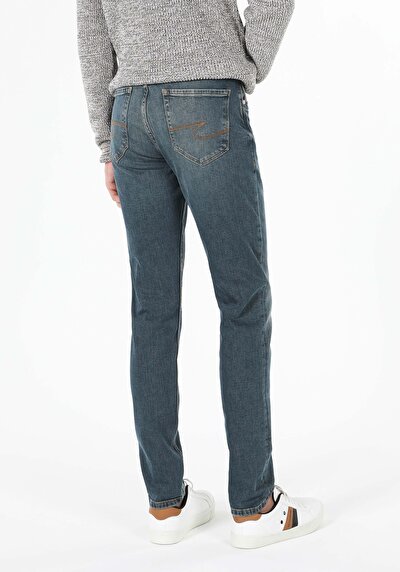 صورة من دينيم للرجال بناطيل