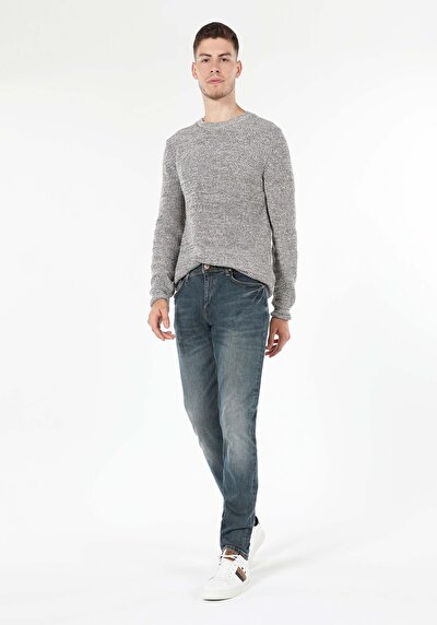 صورة من دينيم للرجال بناطيل