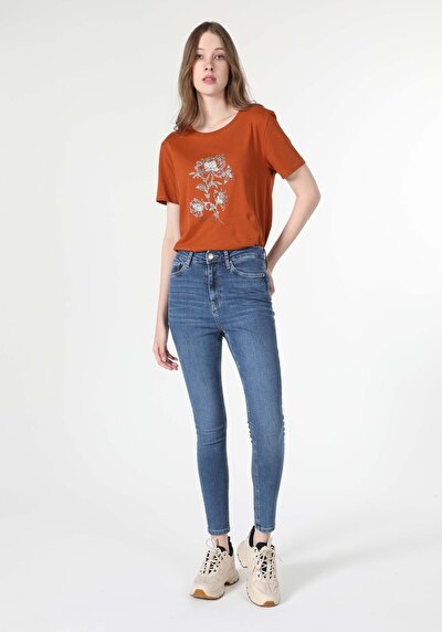 صورة من ضيق ارتفاع الخصر ضيق الساق الجينز النسائي