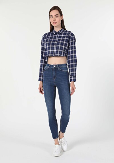 صورة من دينيم للنساء بناطيل