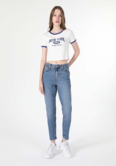 صورة من دينيم للنساء بناطيل