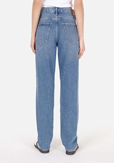 صورة من أزرق للنساء بناطيل