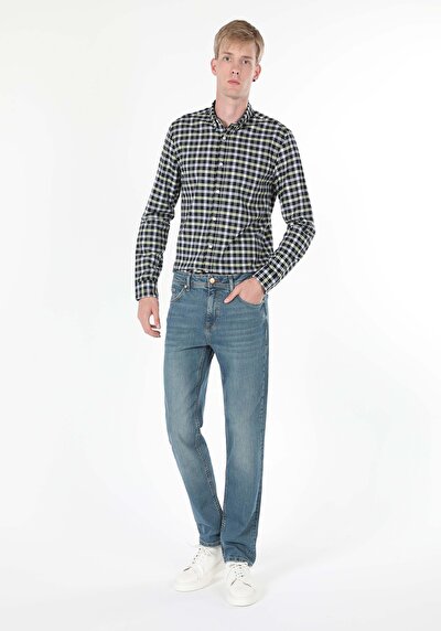 صورة من أزرق للرجال بناطيل