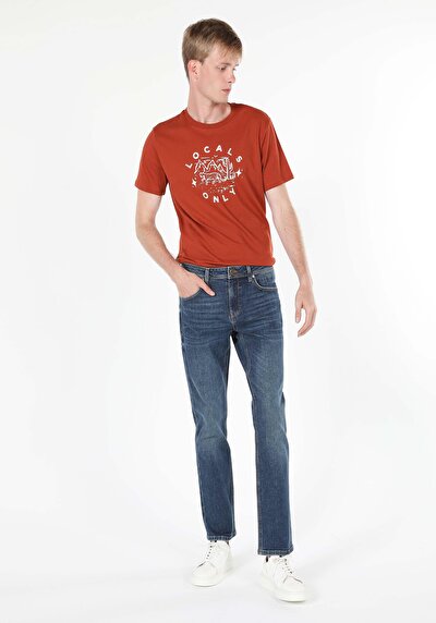 صورة من دينيم للرجال بناطيل