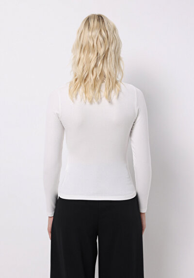 صورة من نحيف طوق قارب مستقيم نسائي أبيض كم طويل تي شيرت