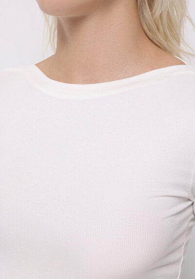 صورة من نحيف طوق قارب مستقيم نسائي أبيض كم طويل تي شيرت