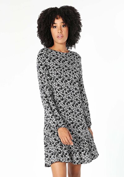 اعرض التفاصيل لـ فستان نسائي أسود عادي