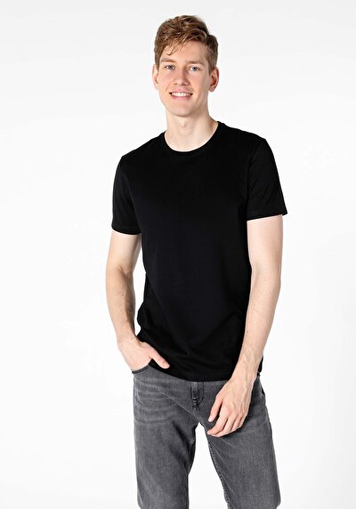 صورة من أسود للرجال تي شيرت بأكمام قصيرة