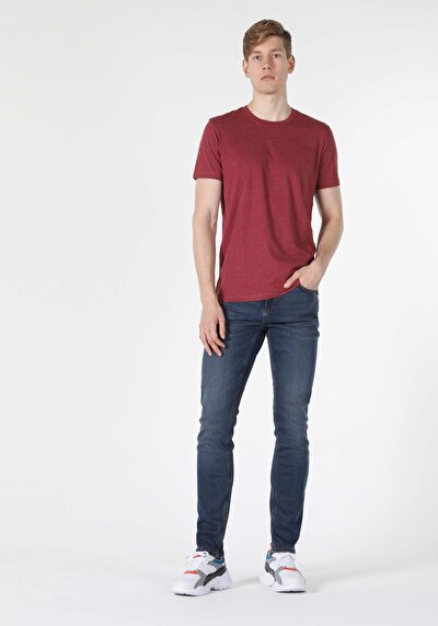 صورة من أرجواني للرجال تي شيرت بأكمام قصيرة