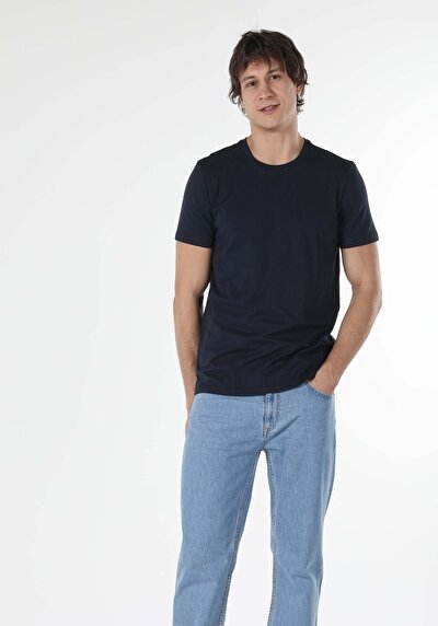 صورة من أزرق بحري للرجال تي شيرت بأكمام قصيرة