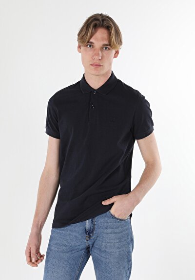 صورة من أزرق بحري للرجال قميص بولو  كم قصير