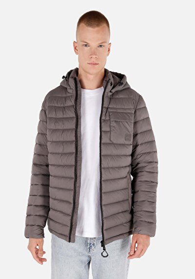 صورة من رمادي للرجال جاكيت