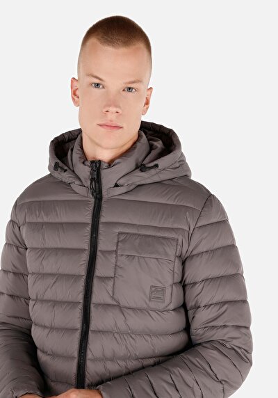 صورة من رمادي للرجال جاكيت