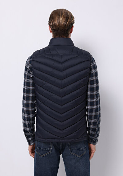 صورة من أزرق بحري للرجال صدرية