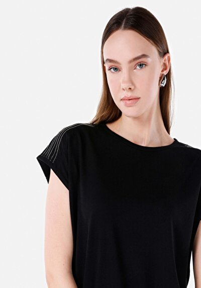 صورة من عادي مقاس رقبة مستديرة نسائي أسود كم قصير تي شيرت