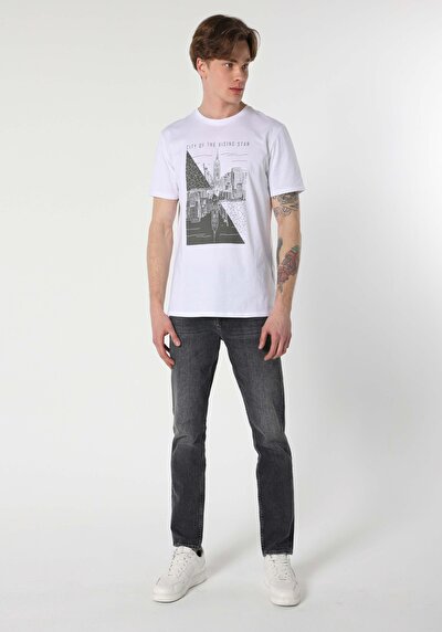 صورة من أبيض للرجال تي شيرت بأكمام قصيرة