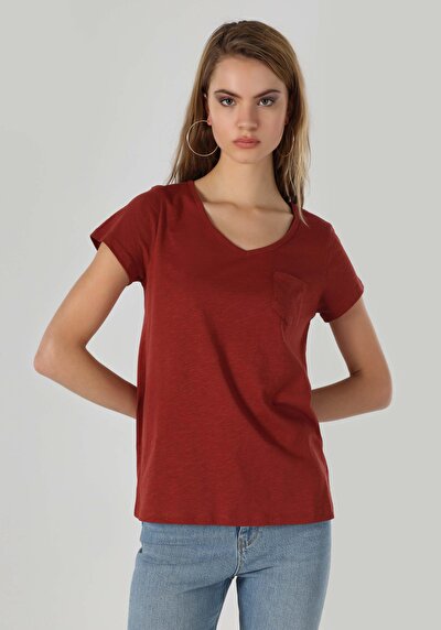 صورة من أحمر للنساء تي شيرت بأكمام قصيرة