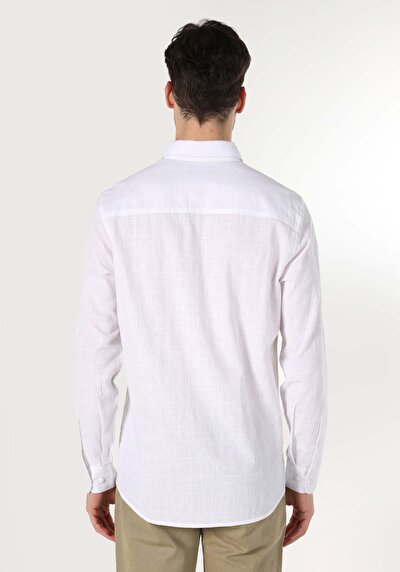 صورة من قميص مريح رقبة مخطط قميص أبيض بأكمام طويلة للرجال