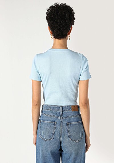 اعرض التفاصيل لـ ضيق  رقبة مستديرة مطرز نسائي أزرق كم قصير تي شيرت