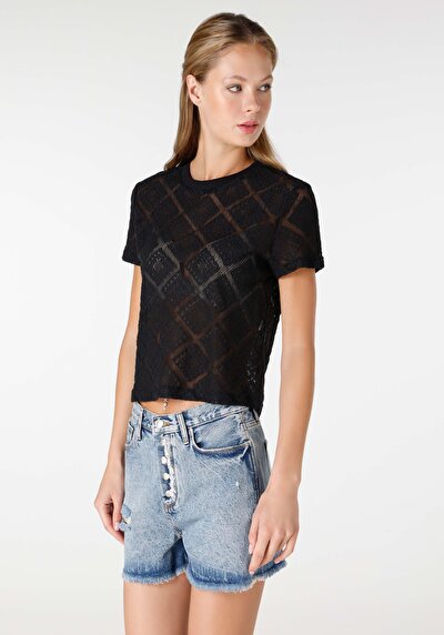 صورة من أسود للنساء تي شيرت بأكمام قصيرة