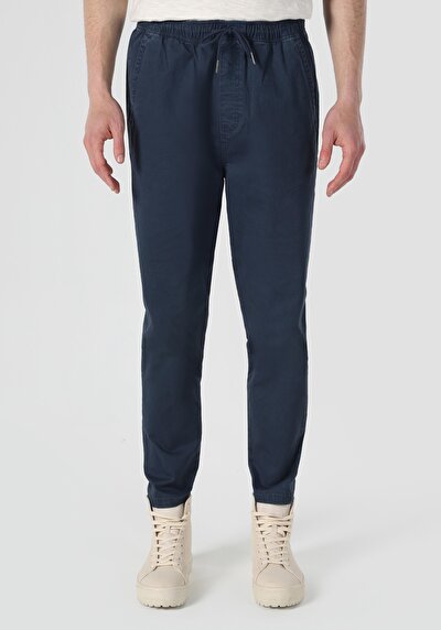 صورة من كومفورت فيت خصر متوسط ساق مستقيمة بنطلون رجالي أزرق داكن