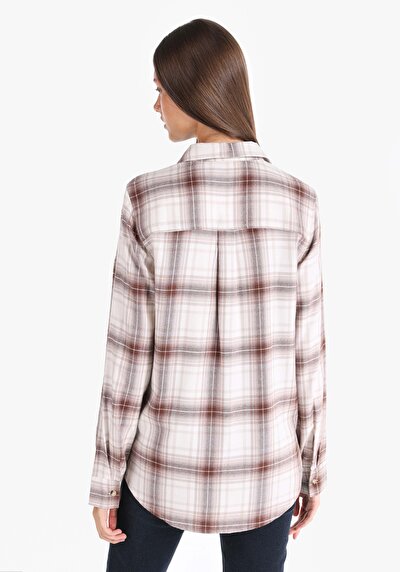 صورة من قميص عادي رقبة منقوشة نسائي بيج كم طويل قميص