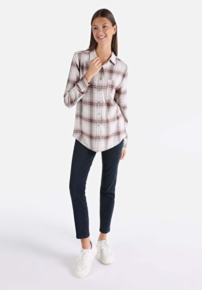 صورة من قميص عادي رقبة منقوشة نسائي بيج كم طويل قميص