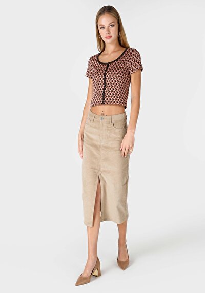 اعرض التفاصيل لـ تي شيرت نسائي متعدد الألوان بأكمام قصيرة برقبة عميقة