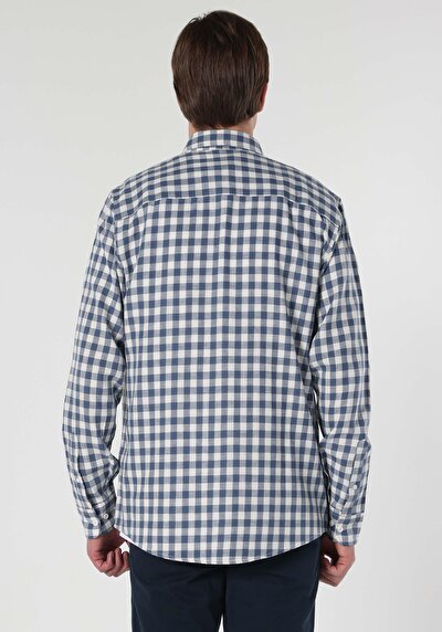 صورة من أزرق للرجال قميص كم طويل