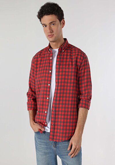 صورة من أحمر للرجال قميص  كم طويل