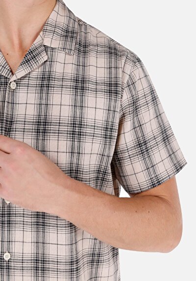 اعرض التفاصيل لـ قميص عادي مقاس رقبة منقوشة رجالي بيج كم قصير قميص