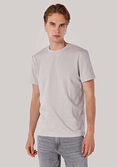 صورة من رمادي للرجال تي شيرت بأكمام قصيرة