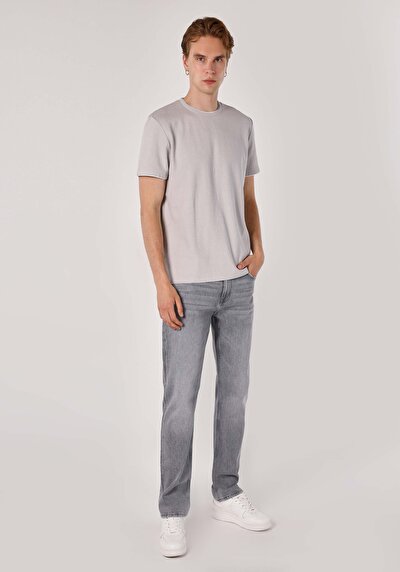 صورة من رمادي للرجال تي شيرت بأكمام قصيرة