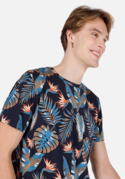 صورة من رقبة مستديرة مطبوعة رجالي أزرق كحلي كم قصير تي شيرت