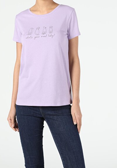 صورة من أرجواني للنساء تي شيرت بأكمام قصيرة