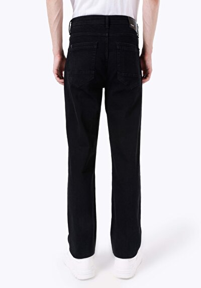 صورة من جينز رجالي عادي