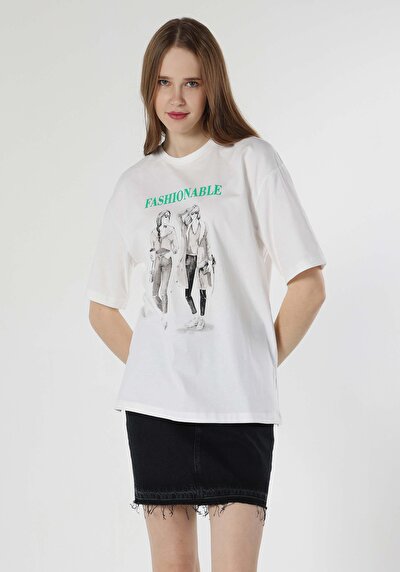 صورة من رقبة مستديرة مطبوعة نسائية أبيض قصيرة أكمام تي شيرت