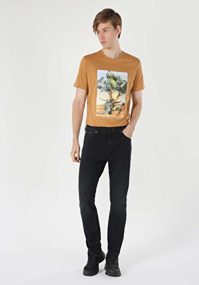 صورة من دينيم للرجال بناطيل